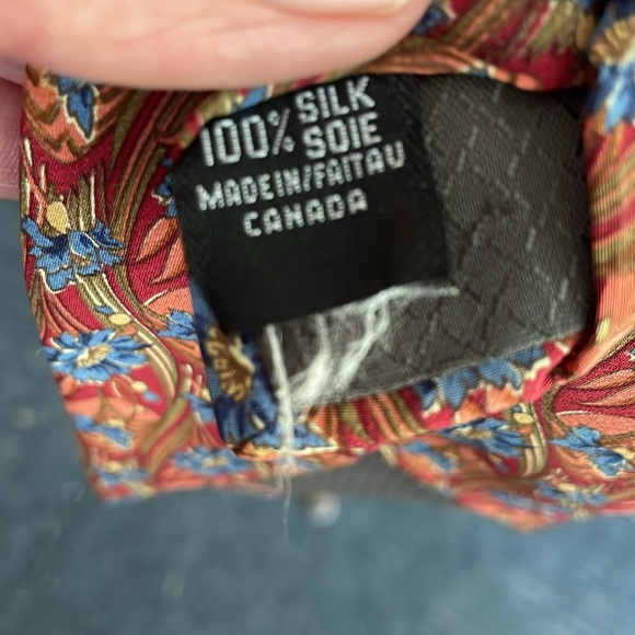 Red and Blue Patterned Tie - Picture 4 of 5